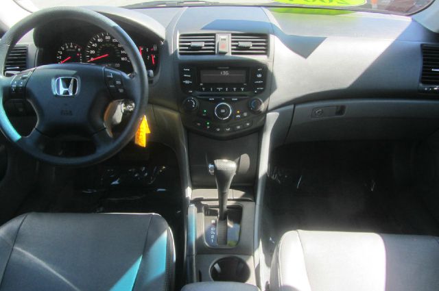 Honda Accord 2004 photo 4