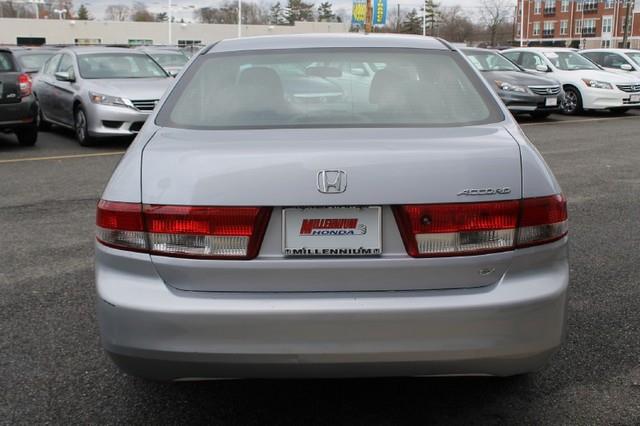 Honda Accord 2004 photo 3