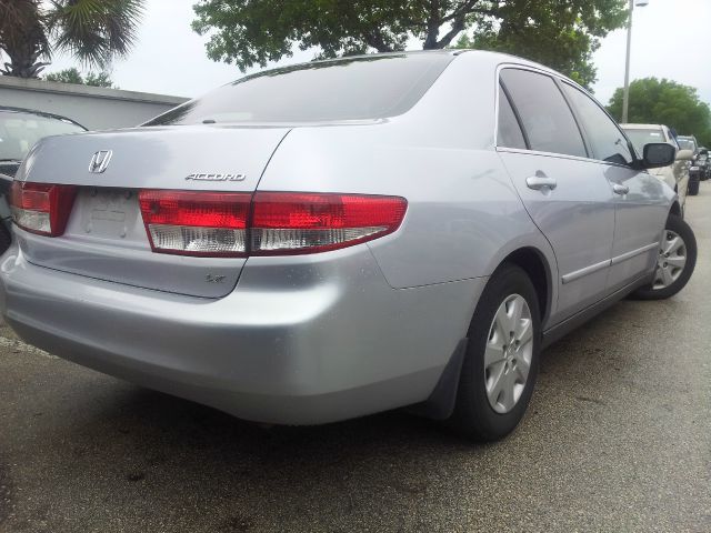 Honda Accord 2004 photo 2