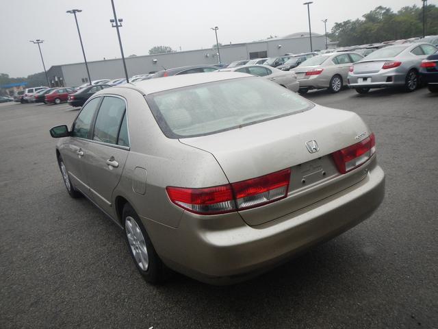 Honda Accord 2004 photo 2