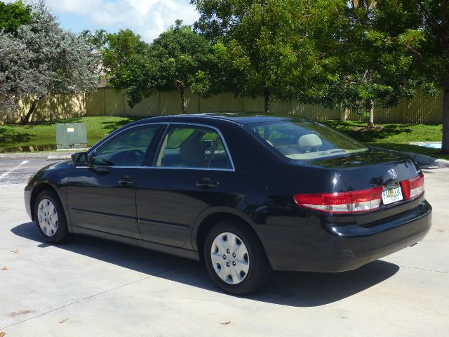 Honda Accord 2004 photo 2