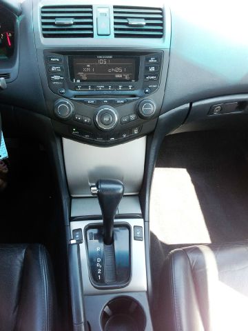 Honda Accord 2004 photo 4