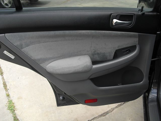 Honda Accord 2004 photo 9
