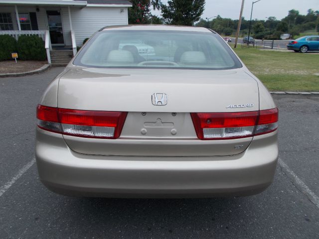 Honda Accord 2004 photo 2