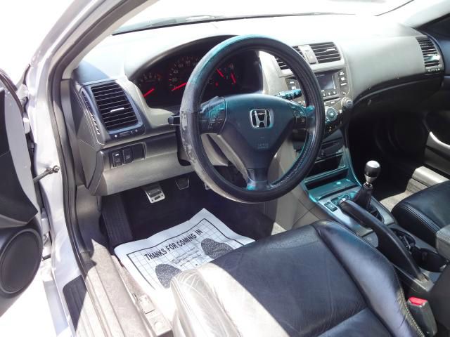 Honda Accord 2004 photo 4