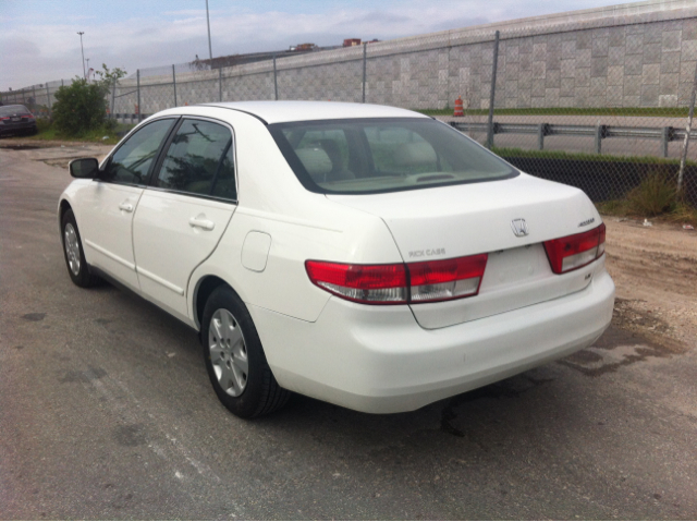 Honda Accord 2004 photo 2