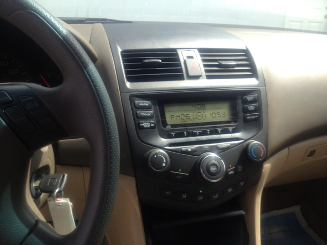 Honda Accord 2004 photo 2