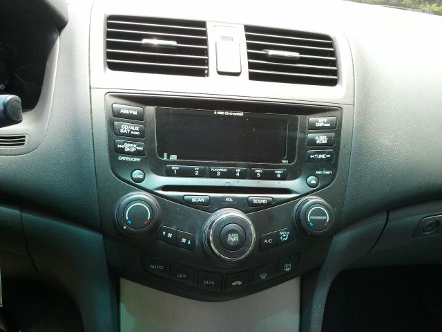 Honda Accord 2004 photo 2