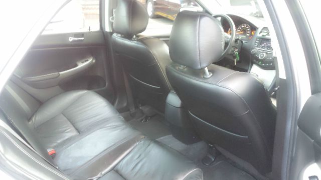 Honda Accord 2004 photo 2