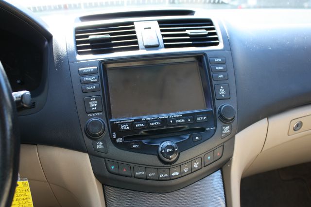 Honda Accord 2004 photo 2