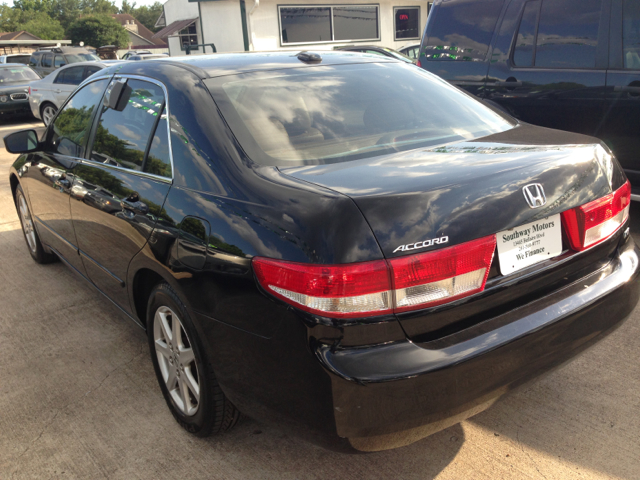 Honda Accord 2004 photo 2