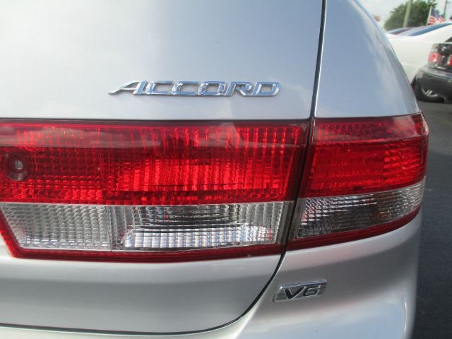Honda Accord 2004 photo 12