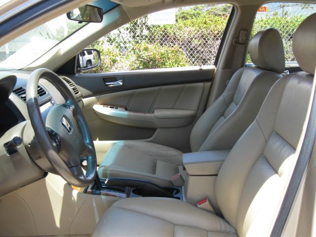 Honda Accord 2004 photo 3