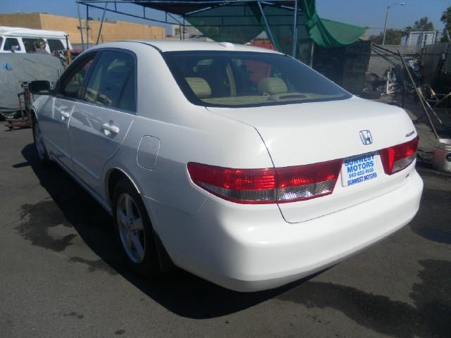 Honda Accord 2004 photo 2