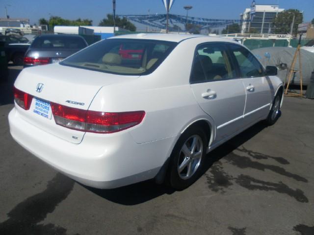 Honda Accord 2004 photo 3