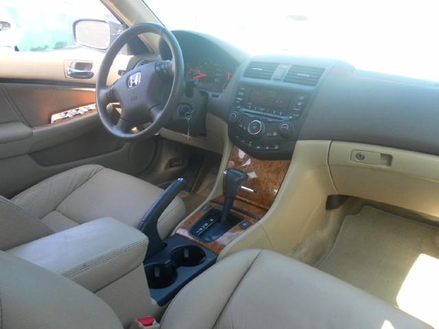 Honda Accord 2004 photo 4