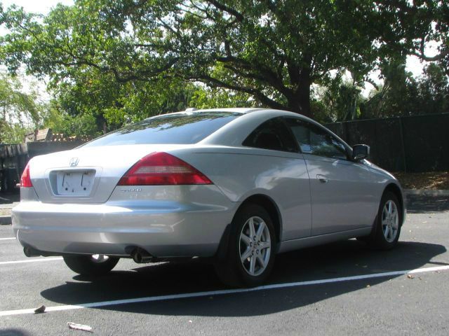 Honda Accord 2004 photo 2