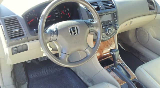 Honda Accord 2005 photo 14