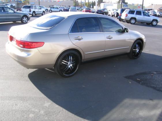 Honda Accord 2005 photo 2