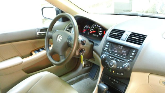 Honda Accord 2005 photo 2