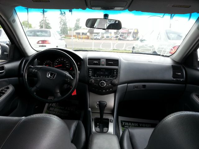 Honda Accord 2005 photo 4