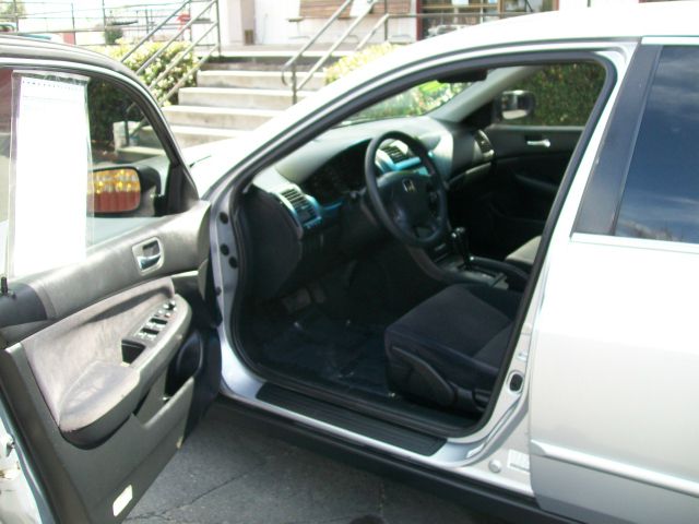 Honda Accord 2005 photo 2