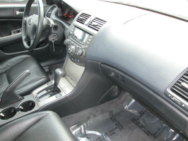 Honda Accord 2005 photo 14