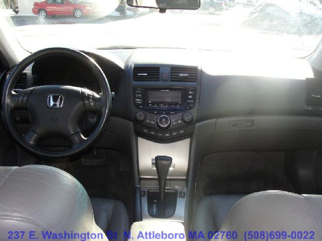 Honda Accord 2005 photo 2