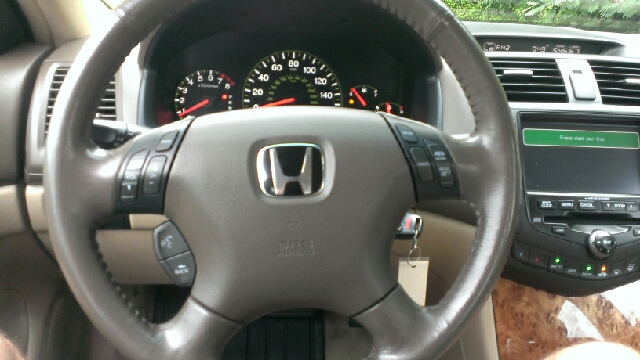 Honda Accord 2005 photo 1