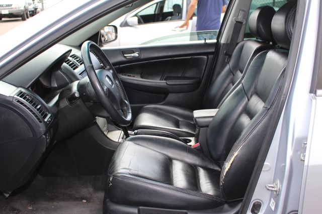 Honda Accord 2005 photo 2