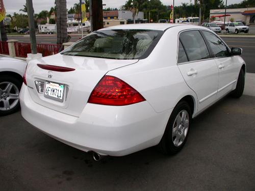 Honda Accord 2006 photo 2