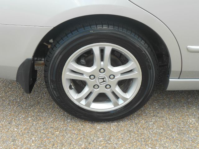 Honda Accord 2dr Reg Cab 120.5 WB Sedan