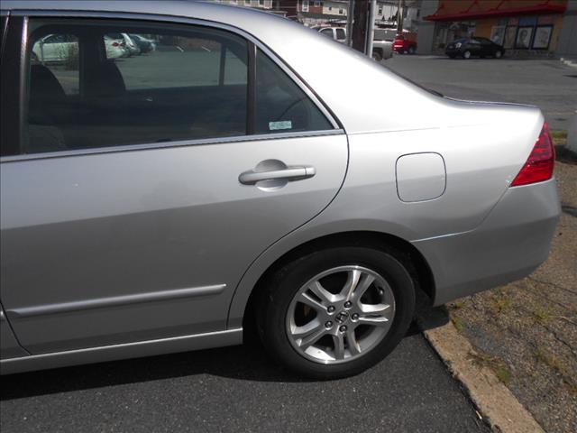 Honda Accord 2dr Reg Cab 120.5 WB Sedan