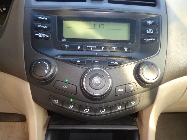 Honda Accord 2dr Reg Cab 120.5 WB Sedan