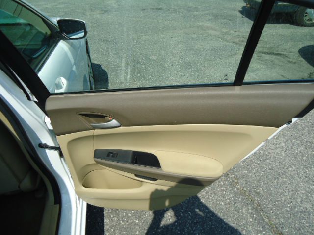 Honda Accord 2dr Reg Cab 120.5 WB Sedan