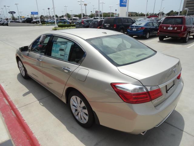Honda Accord 2013 photo 2