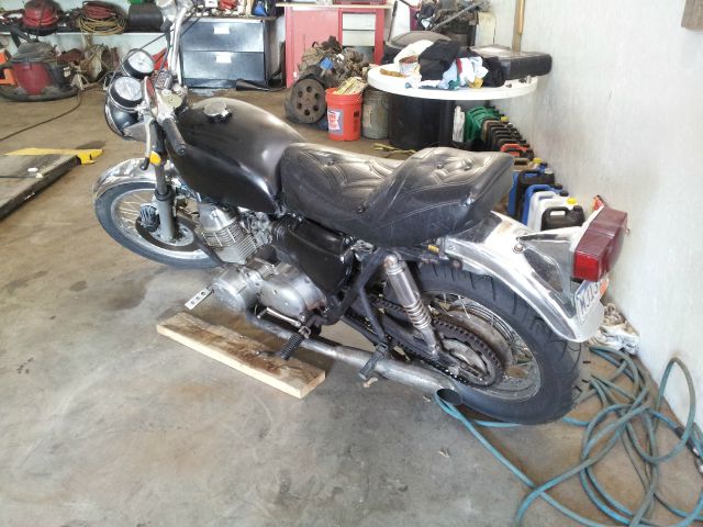 Honda CB750 1972 photo 2