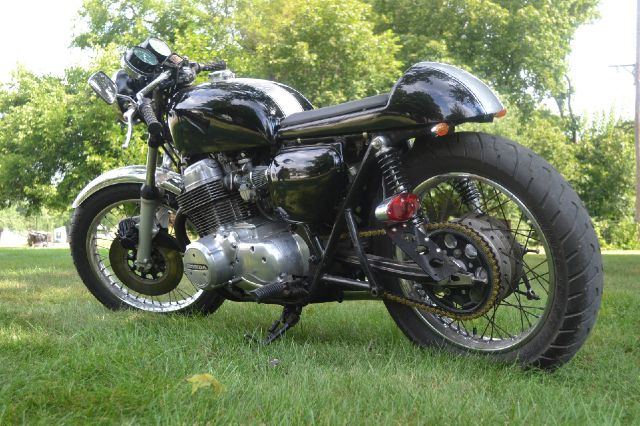 Honda CB750 1976 photo 4