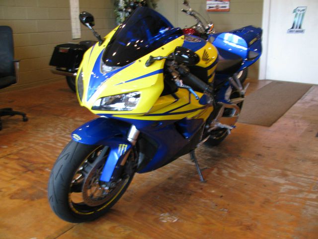 Honda CBR1000RR 2006 photo 1