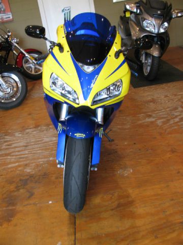Honda CBR1000RR 2006 photo 2