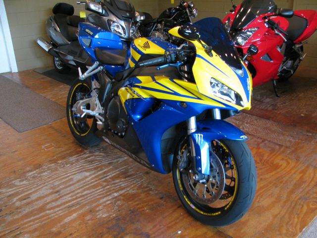 Honda CBR1000RR 2006 photo 3