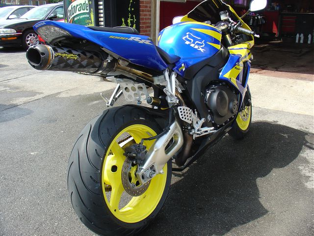 Honda CBR1000RR 2006 photo 1