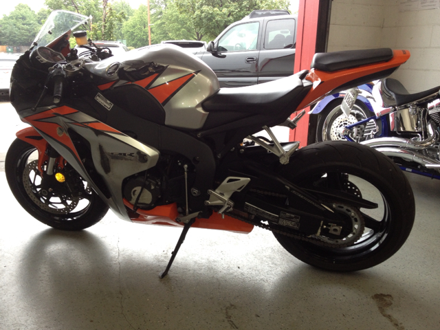 Honda CBR1000RR 2010 photo 2