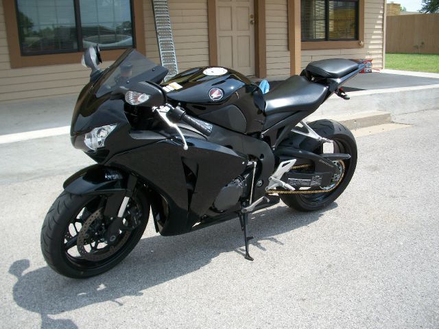 Honda CBR1000RR8 2008 photo 1