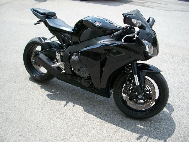 Honda CBR1000RR8 2008 photo 2