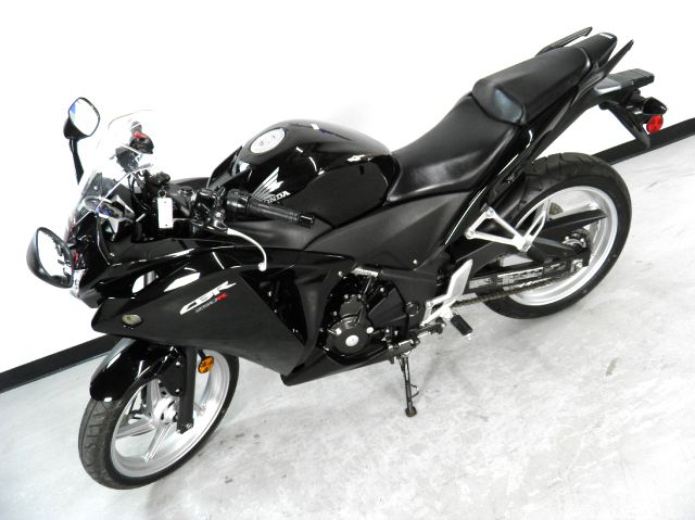 Honda CBR250R 2011 photo 2