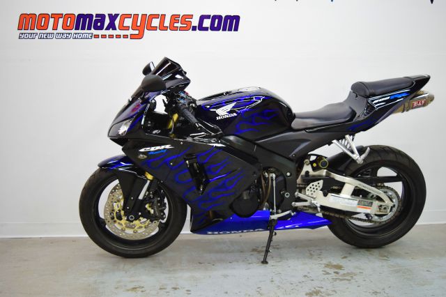 Honda CBR600RR 2006 photo 2