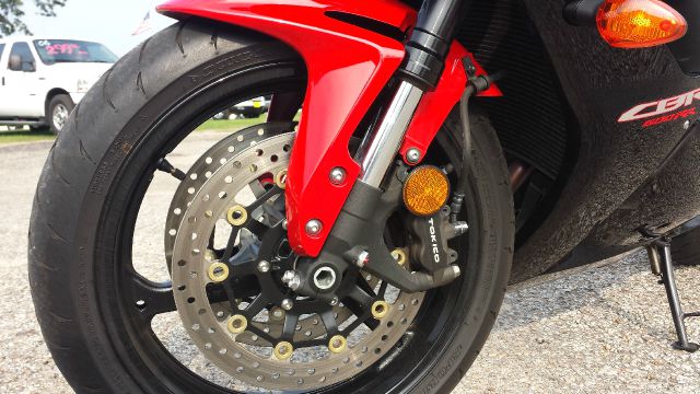 Honda CBR600RR 2011 photo 1