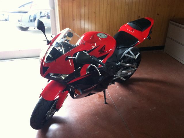 Honda CBR600RR 2011 photo 2