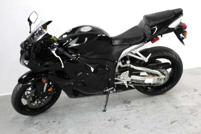 Honda CBR600RR 2011 photo 1